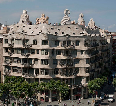 œuvre gaudi casa mila pedrera barcelone