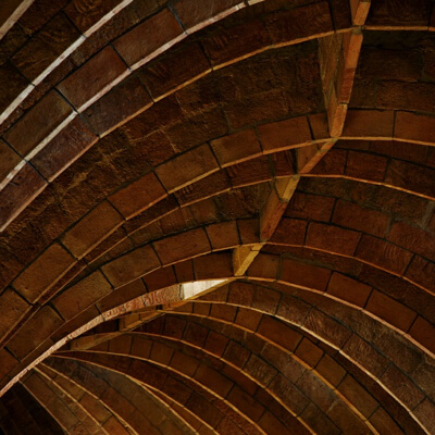 arquitetura pedrera arcos catenários sótão