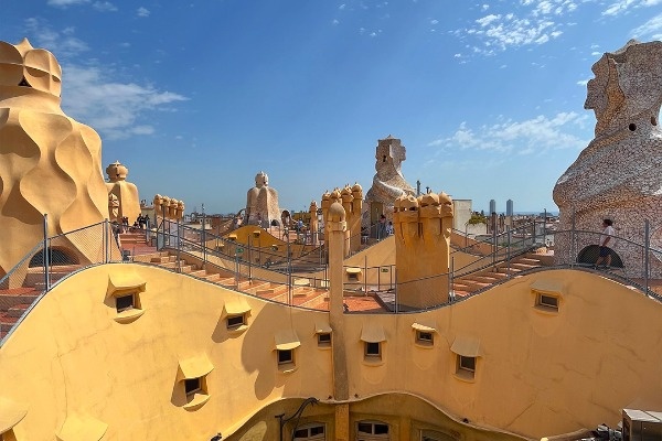 Casa Mila Rooftop Barcelona: La Pedrera Casa Milà Ticket & Audio