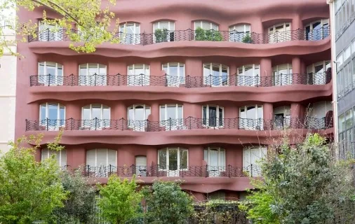 라 페드레라(La Pedrera)의 후면 파사드
