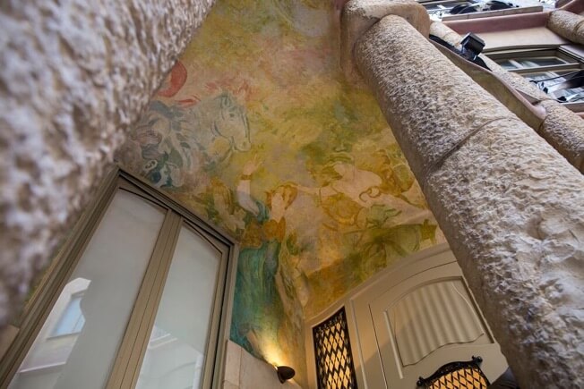 visita pedrera awakening patio pinturas