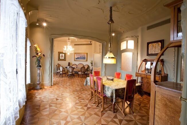 visita pedrera awakening piso comedor