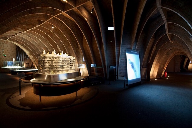visita pedrera noche ático de la ballena