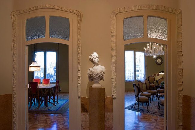 visit apartment time pedrera by day dinning room