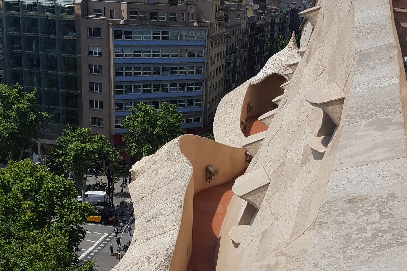Antoni Gaudí crowns La Pedrera with a wall walk