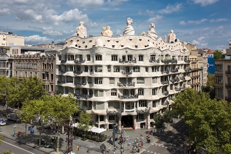 casa mila la pedrera gaudi barcellona